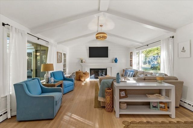 268 Colonel Hunt Dr, Abington, MA 02351