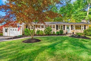 268 Colonel Hunt Dr, Abington, MA 02351