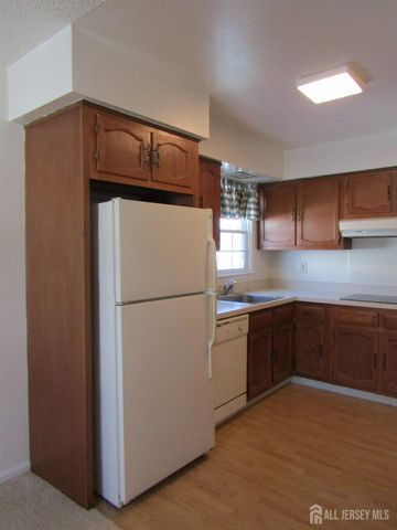 538 Sutton Way N, Monroe, NJ 08831