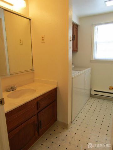 538 Sutton Way N, Monroe, NJ 08831