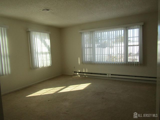 538 Sutton Way N, Monroe, NJ 08831