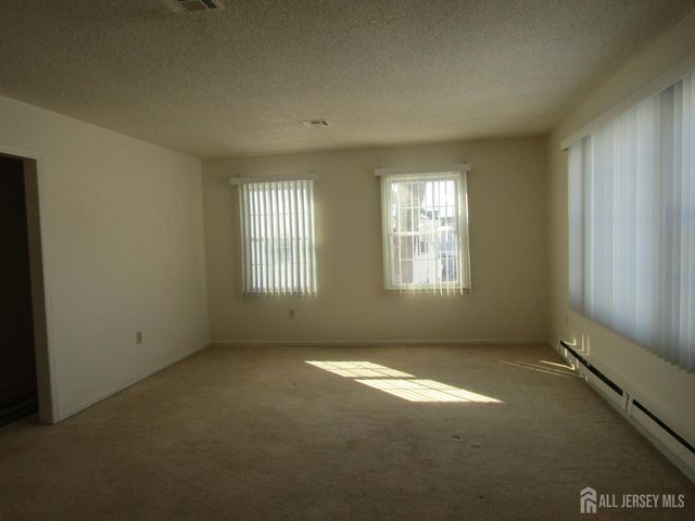 538 Sutton Way N, Monroe, NJ 08831