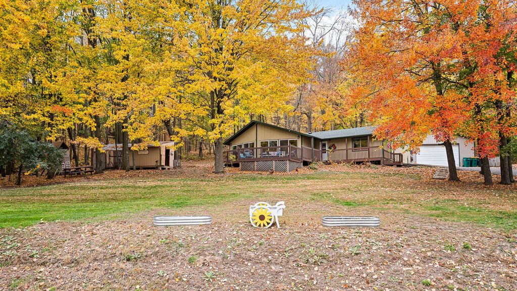 813 200th Street, Dresser, WI 54009 — exterior