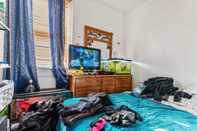 167 Shaw St, Garfield City, NJ 07026