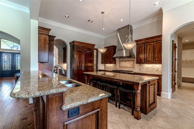 21 Moon Deck Circle, Tomball, TX 77377
