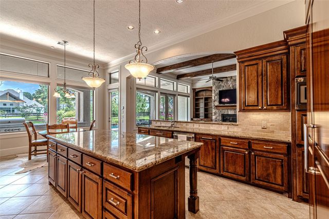 21 Moon Deck Circle, Tomball, TX 77377