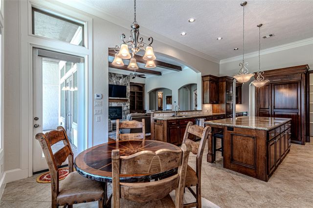 21 Moon Deck Circle, Tomball, TX 77377