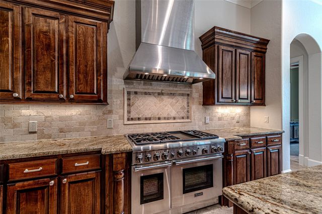 21 Moon Deck Circle, Tomball, TX 77377