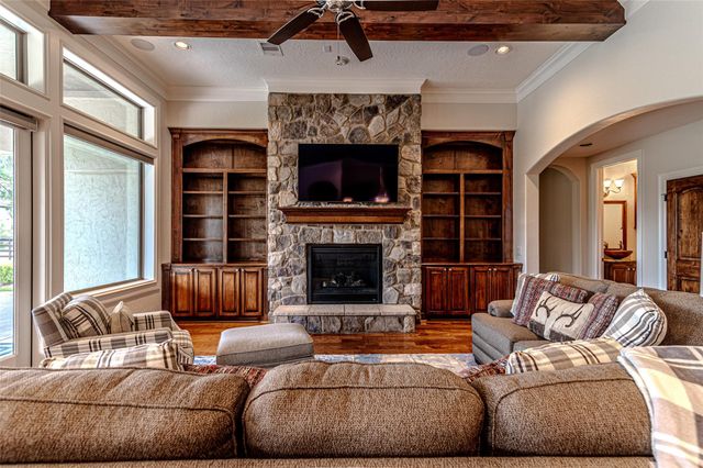21 Moon Deck Circle, Tomball, TX 77377