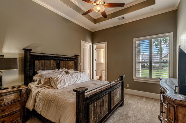 21 Moon Deck Circle, Tomball, TX 77377