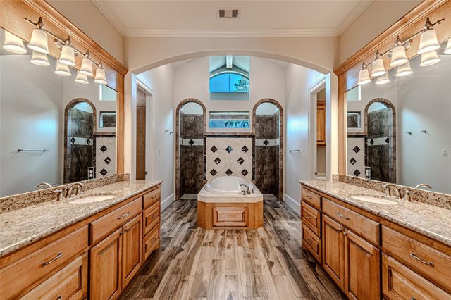 21 Moon Deck Circle, Tomball, TX 77377