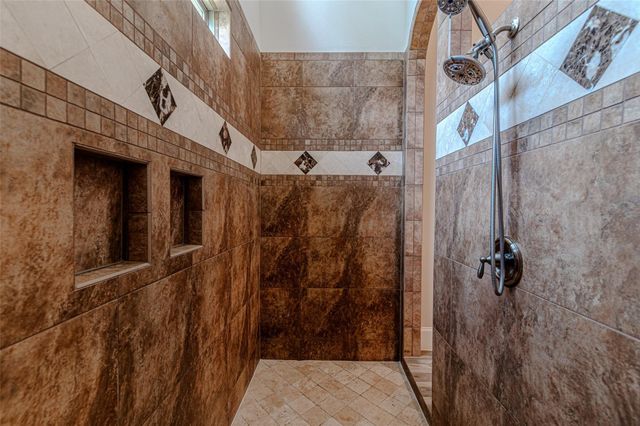 21 Moon Deck Circle, Tomball, TX 77377