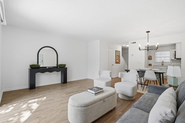 308 Saint Charles Court, Charleston, SC 29407