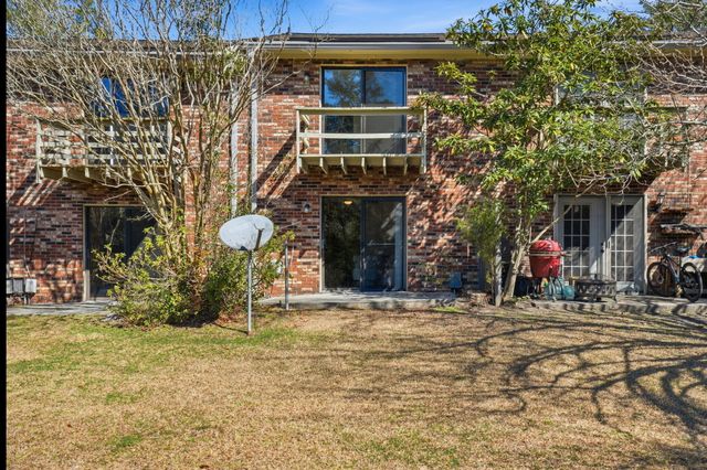 308 Saint Charles Court, Charleston, SC 29407