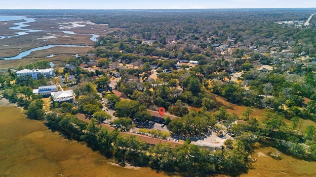 308 Saint Charles Court, Charleston, SC 29407