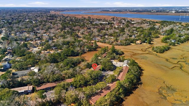 308 Saint Charles Court, Charleston, SC 29407