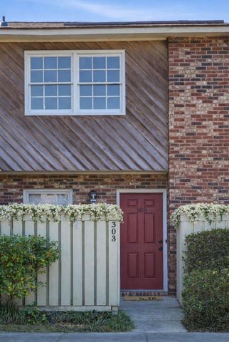 308 Saint Charles Court, Charleston, SC 29407