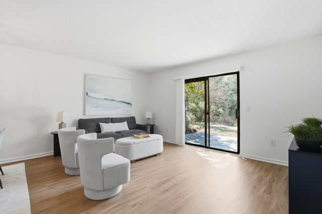 308 Saint Charles Court, Charleston, SC 29407