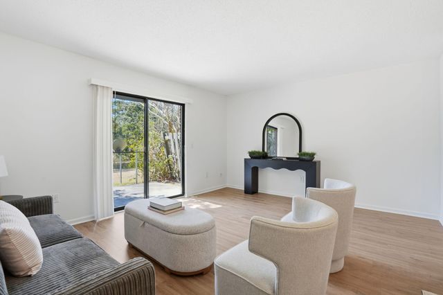 308 Saint Charles Court, Charleston, SC 29407