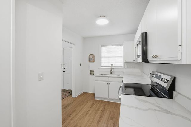 308 Saint Charles Court, Charleston, SC 29407