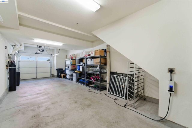 1661 Centre Pointe Dr, Milpitas, CA 95035