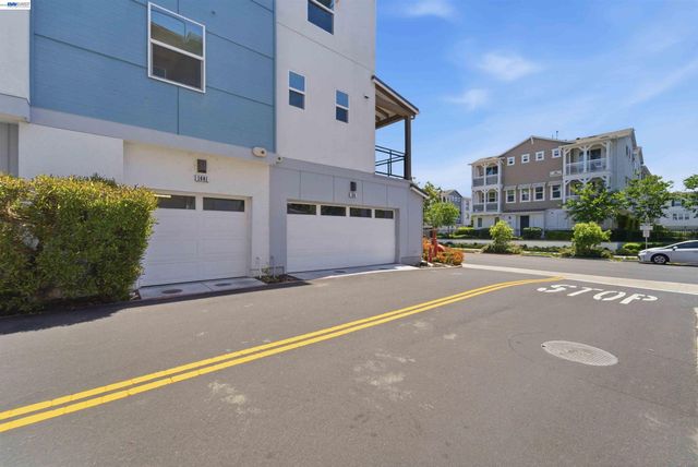1661 Centre Pointe Dr, Milpitas, CA 95035