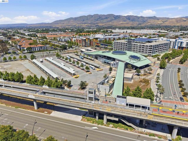 1661 Centre Pointe Dr, Milpitas, CA 95035