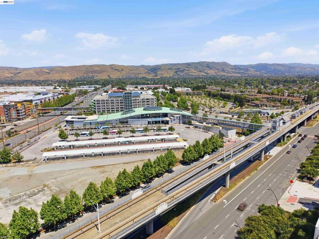 1661 Centre Pointe Dr, Milpitas, CA 95035