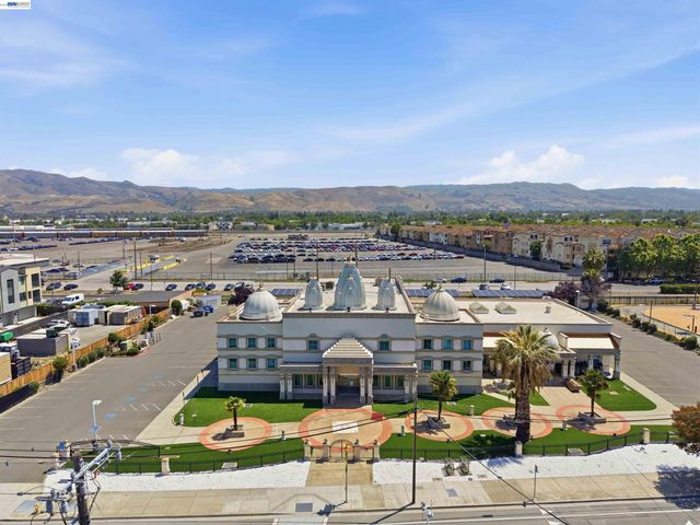 1661 Centre Pointe Dr, Milpitas, CA 95035