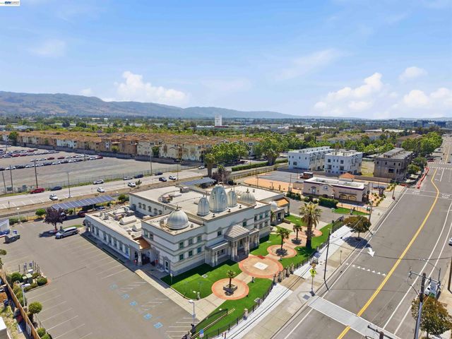 1661 Centre Pointe Dr, Milpitas, CA 95035