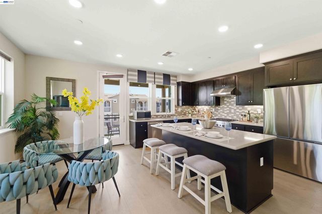 1661 Centre Pointe Dr, Milpitas, CA 95035