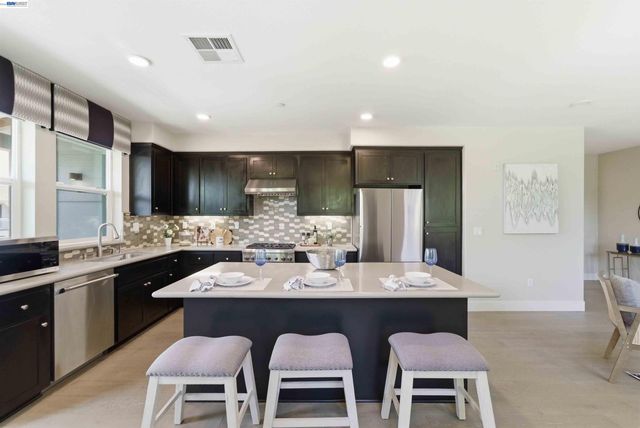 1661 Centre Pointe Dr, Milpitas, CA 95035