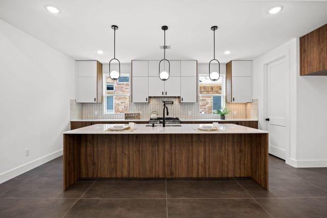 98 Camden Hills Dr Drive, Montgomery, TX 77356