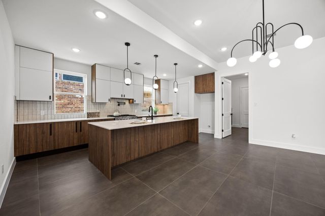 98 Camden Hills Dr Drive, Montgomery, TX 77356