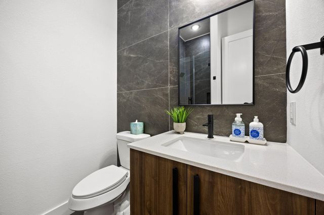 98 Camden Hills Dr Drive, Montgomery, TX 77356