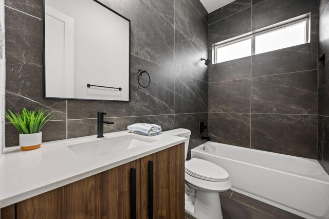 98 Camden Hills Dr Drive, Montgomery, TX 77356