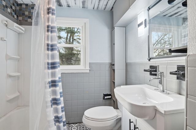 16 Liberty Drive, Shrewsbury, MA 01545