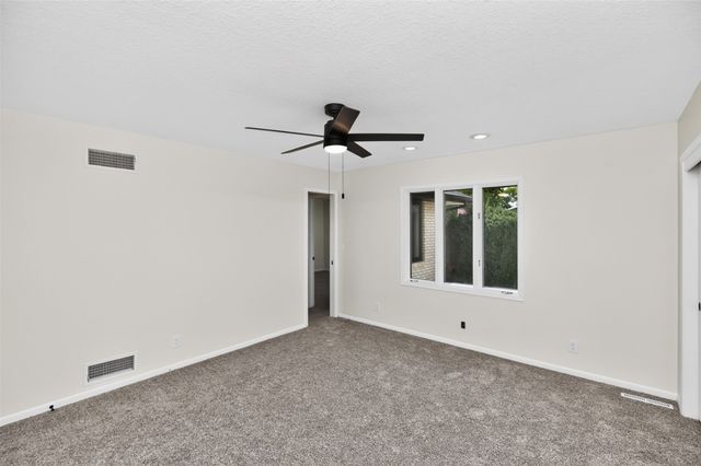 2210 NW 5th Street, Ankeny, IA 50023