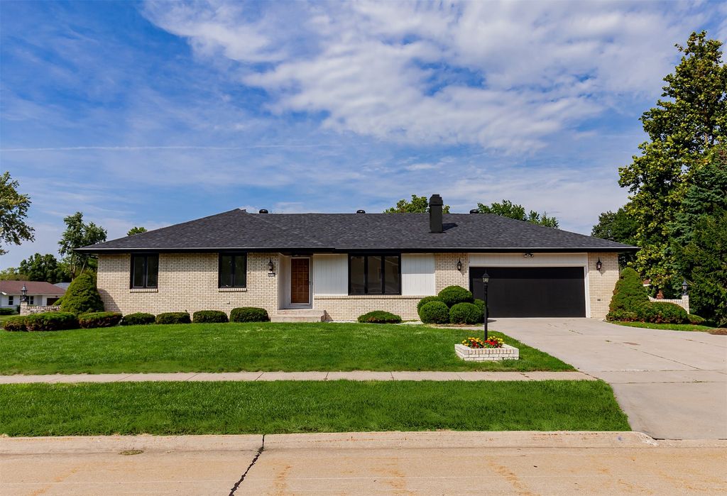 2210 NW 5th Street, Ankeny, IA 50023