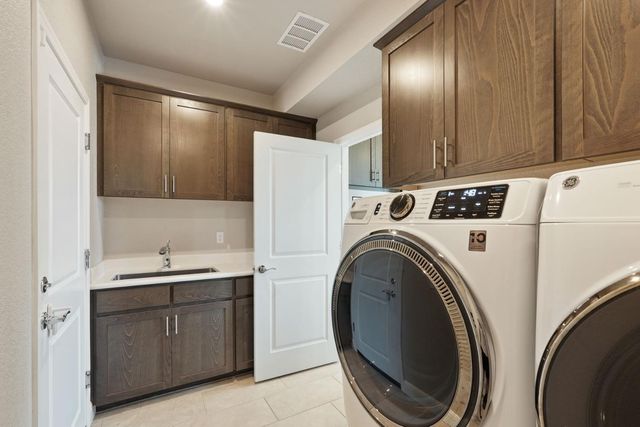 2912 Zinnia Way, Lodi, CA 95242