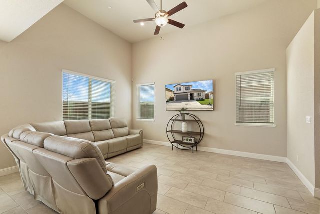 2912 Zinnia Way, Lodi, CA 95242