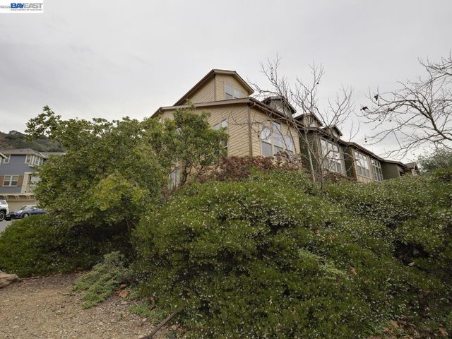 6067 Old Quarry Loop, Oakland, CA 94605