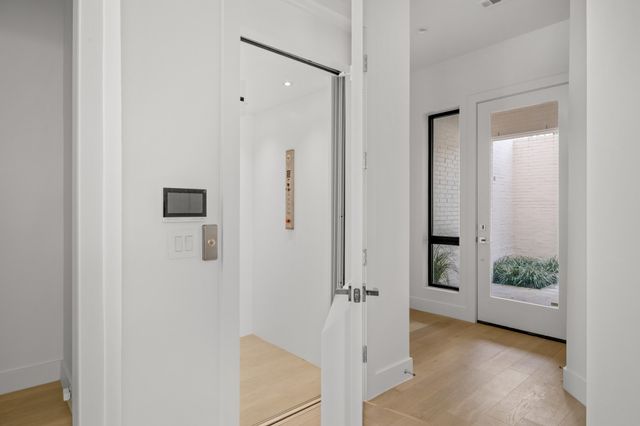 610 N Oak Cliff Boulevard 304, Dallas, TX 75208