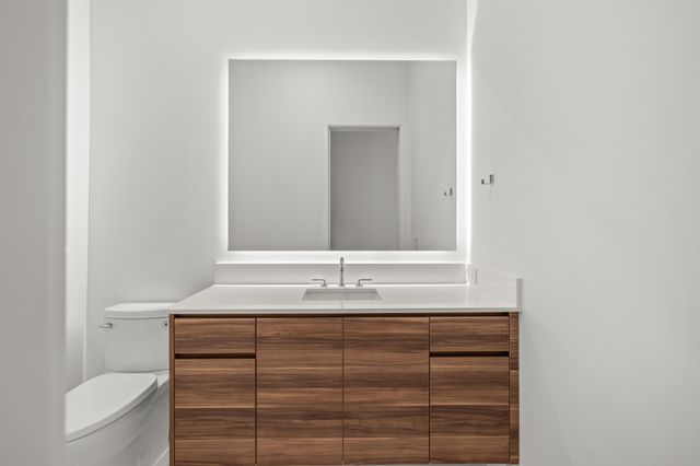 610 N Oak Cliff Boulevard 304, Dallas, TX 75208