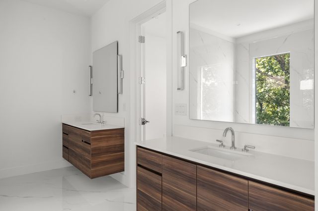 610 N Oak Cliff Boulevard 304, Dallas, TX 75208