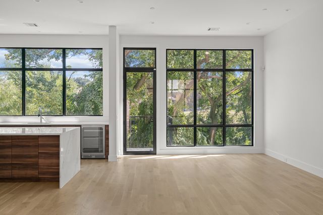 610 N Oak Cliff Boulevard 304, Dallas, TX 75208