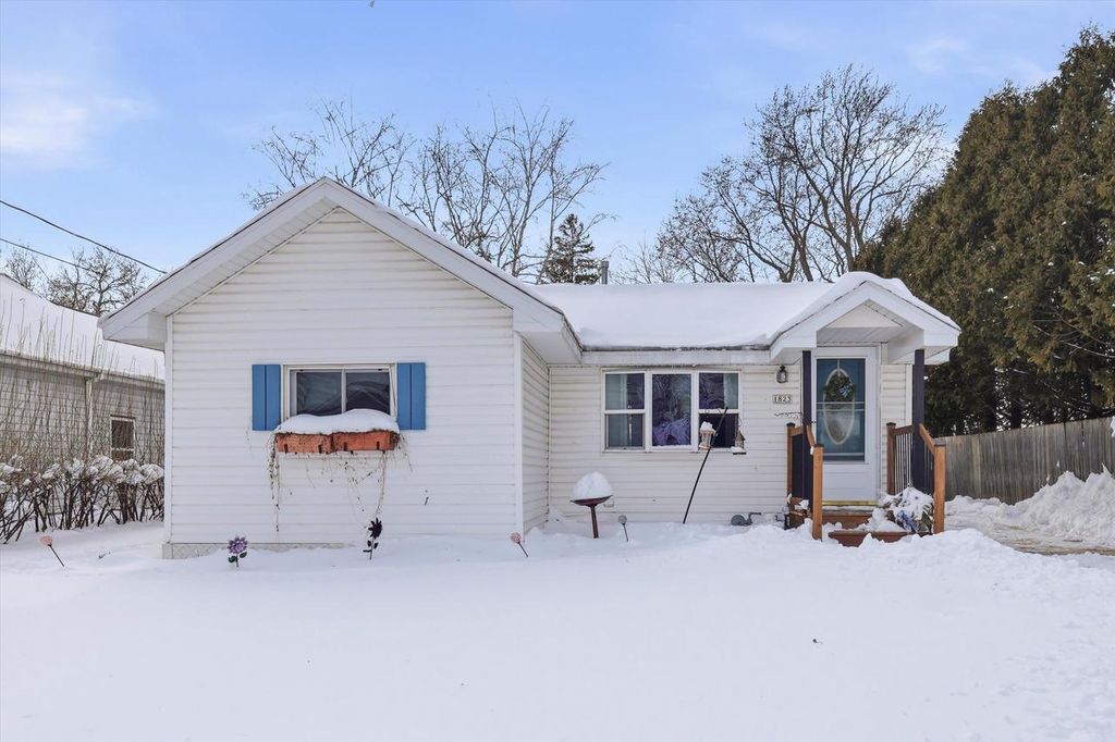 1823 ASHLAND STREET, Oshkosh, WI 54901
