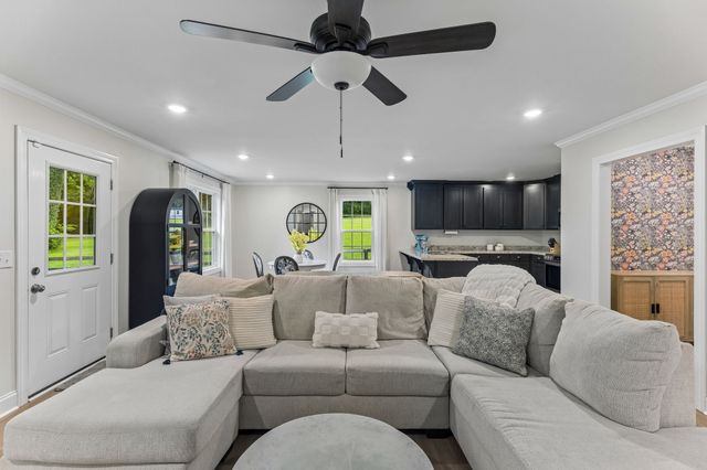 111 Fiddlers Ct, Pulaski, TN 38478