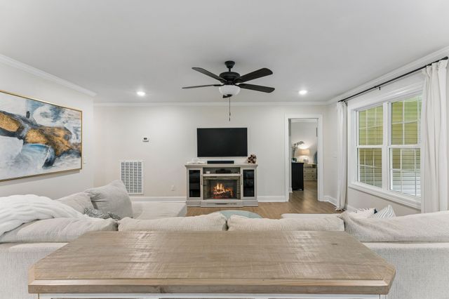 111 Fiddlers Ct, Pulaski, TN 38478
