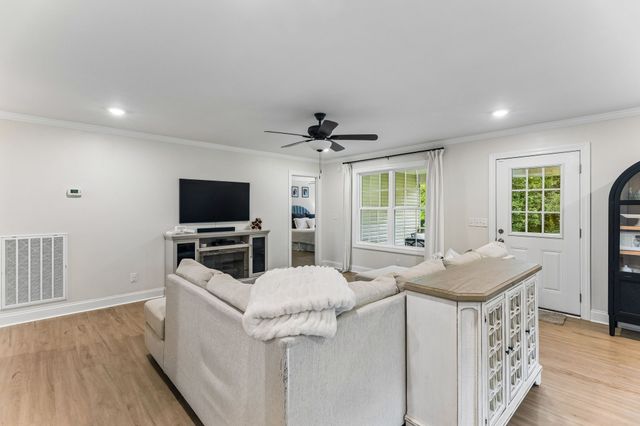 111 Fiddlers Ct, Pulaski, TN 38478